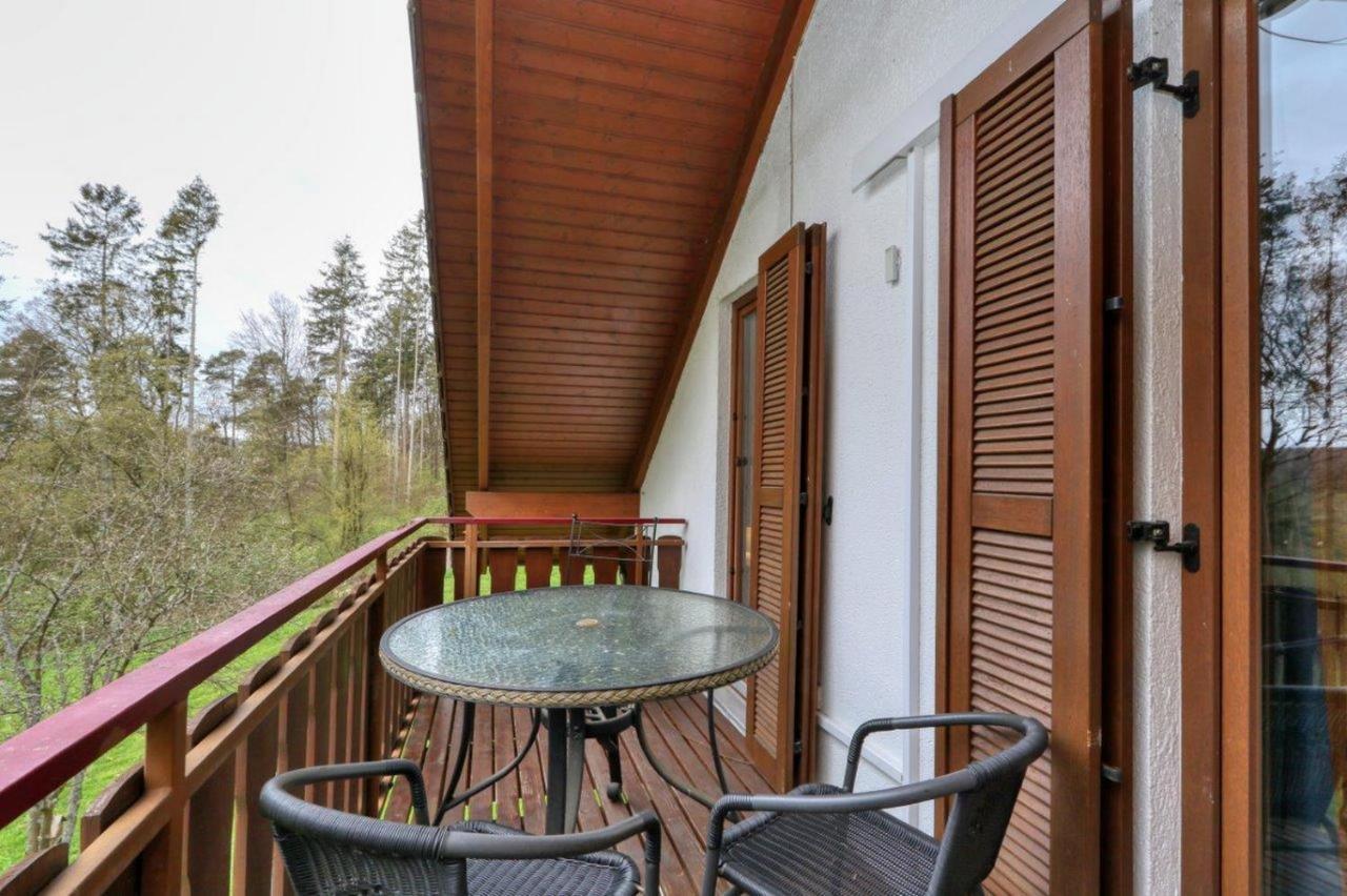 Seepark Kirchheim Ferienhaus Bei Zeta Mit Sauna Екстер'єр фото