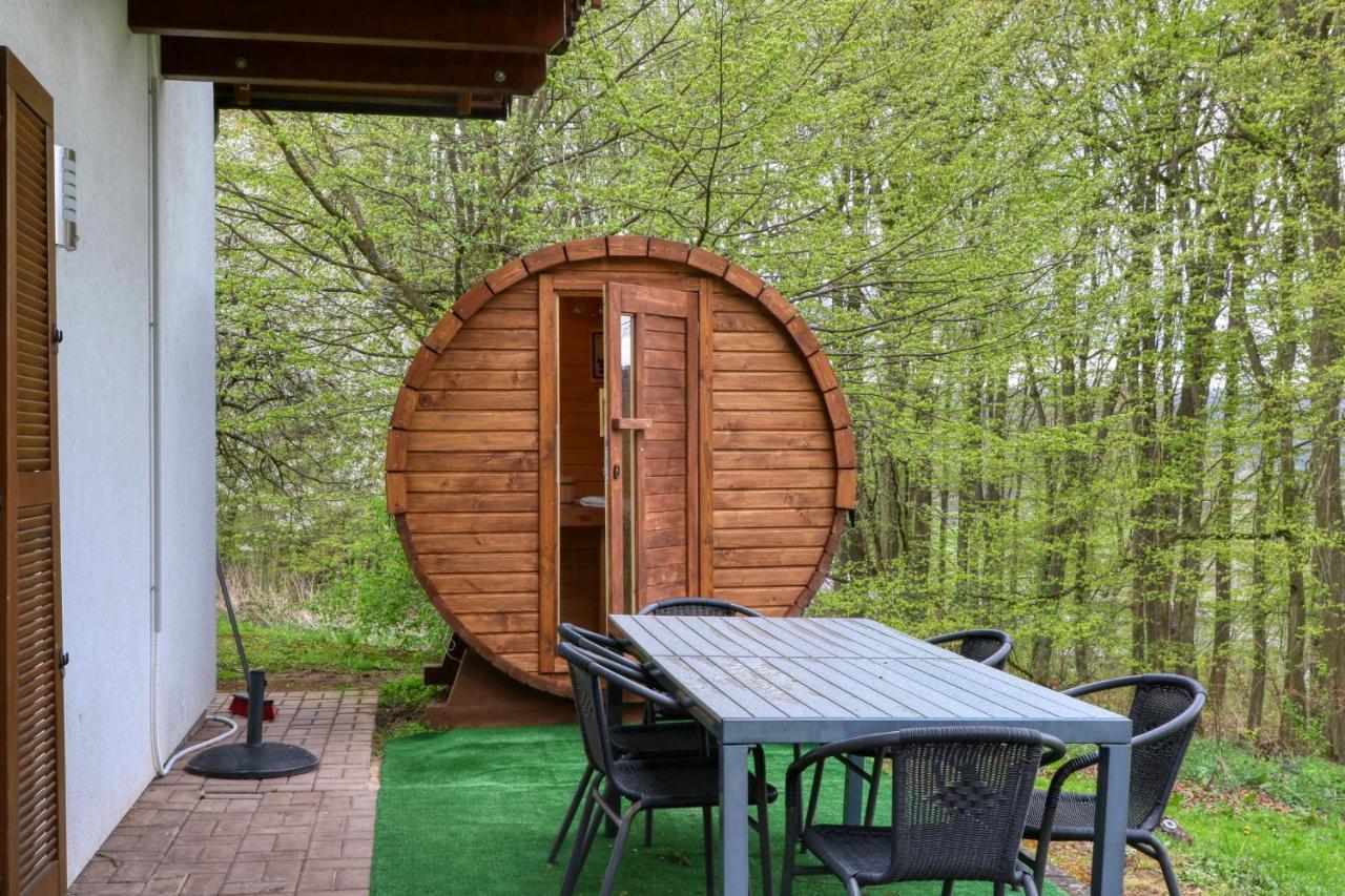 Seepark Kirchheim Ferienhaus Bei Zeta Mit Sauna Екстер'єр фото